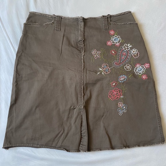 Floral design Midi Skirt - Picture 2 of 4